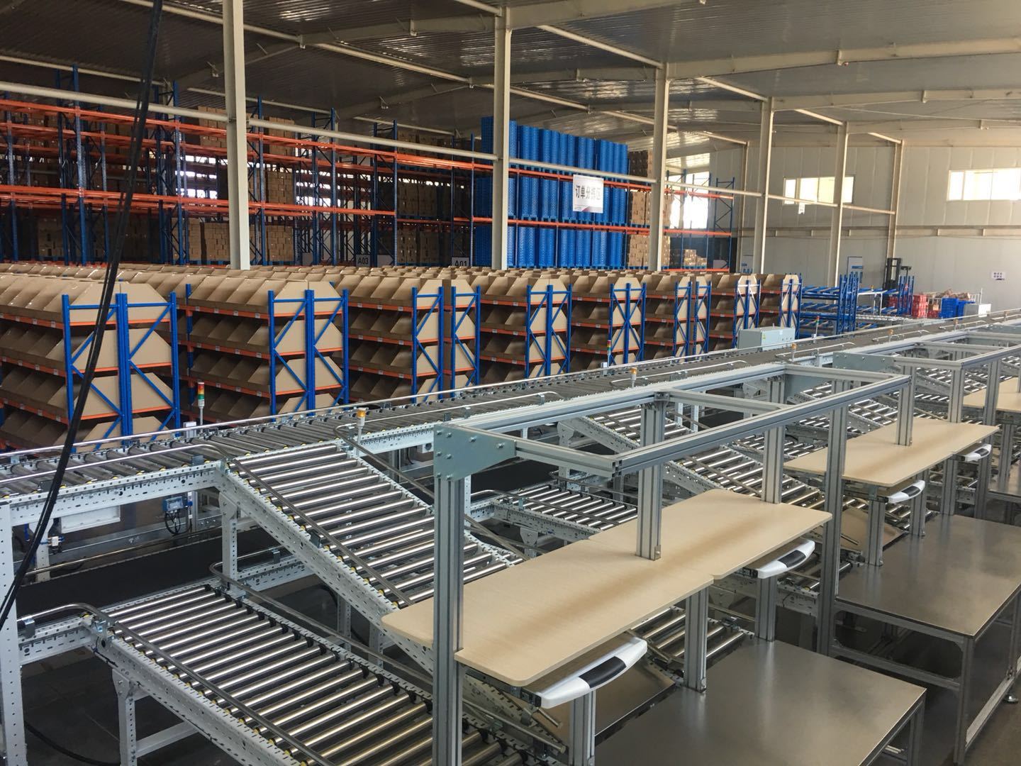 久威貨架 鋼結構貨架在電商倉庫中的最合理布局方式